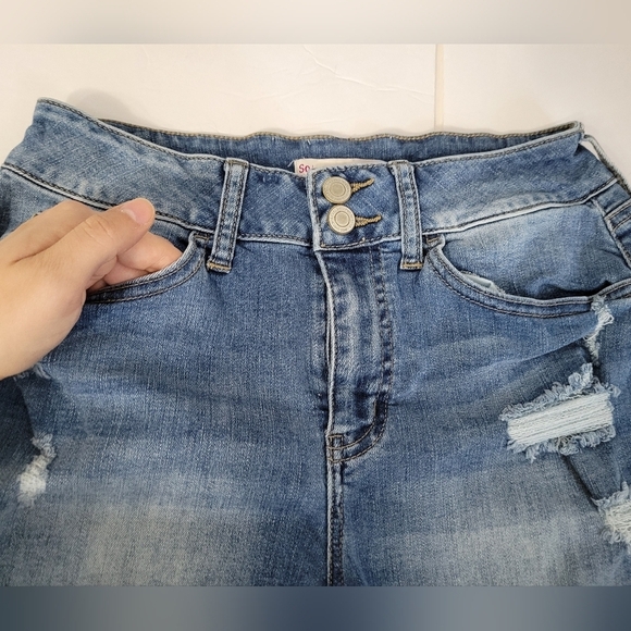 SO Junior Medium Blue Wash High Rise Curvy Midi Cuffed Denim Jean Shorts - Picture 5 of 7
